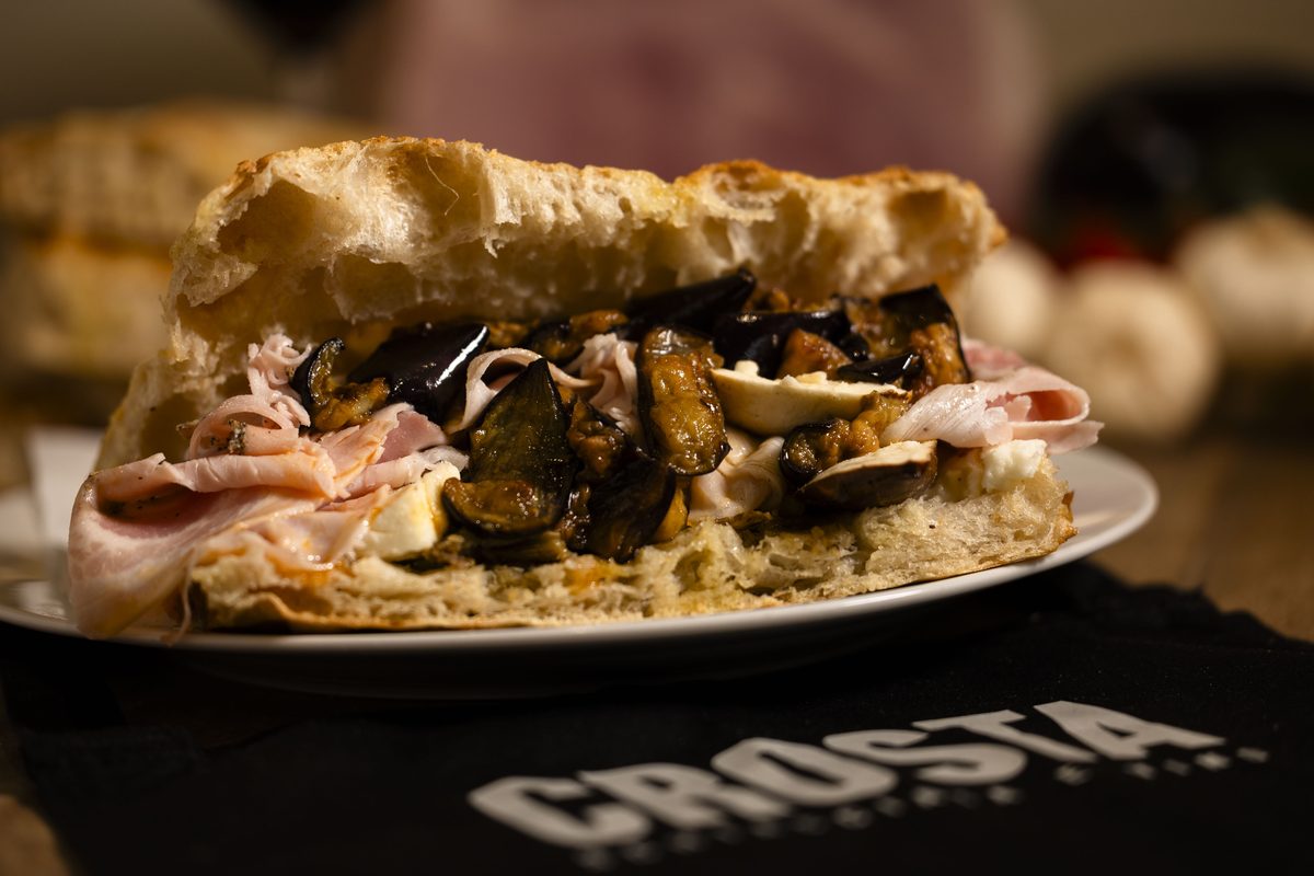 A schiacciata with prosciutto cotto, roasted aubergine and stracchino